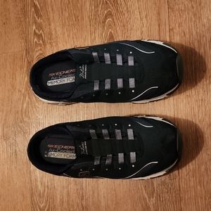 Skechers D'Lites 9.5 Navy blue mules